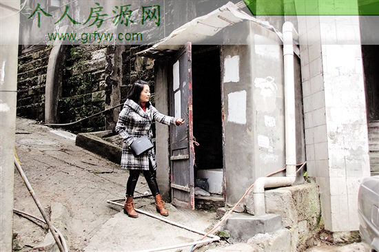 违建厕所脏乱差 居民呼吁拆除它