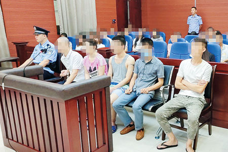 柳州万业二手房中介股东法庭受审