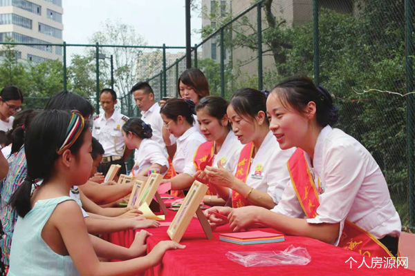 世茂天成物业在暑期举办的折纸活动